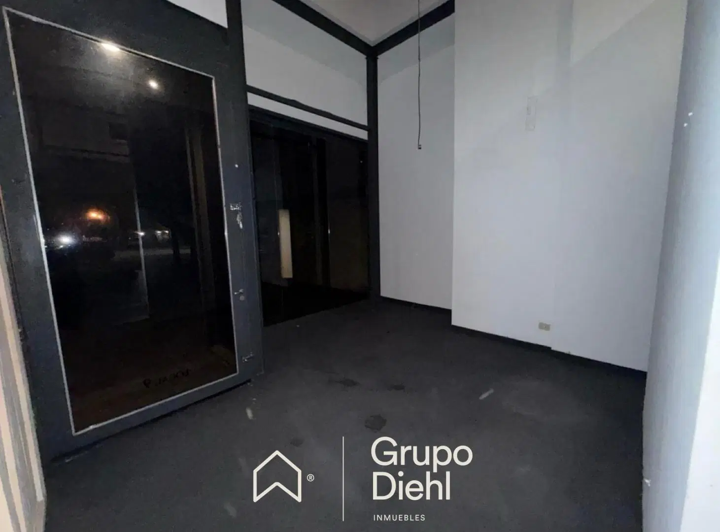 Locales/oficinas EN ALQUILER, en Punto Oeste Mall, sobre Av. Recta Martinolli, Zona Norte 3