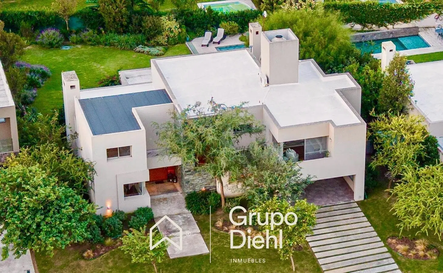 Exclusiva Casa Familiar en Santina Norte • Macrolote 1.200 m² 3