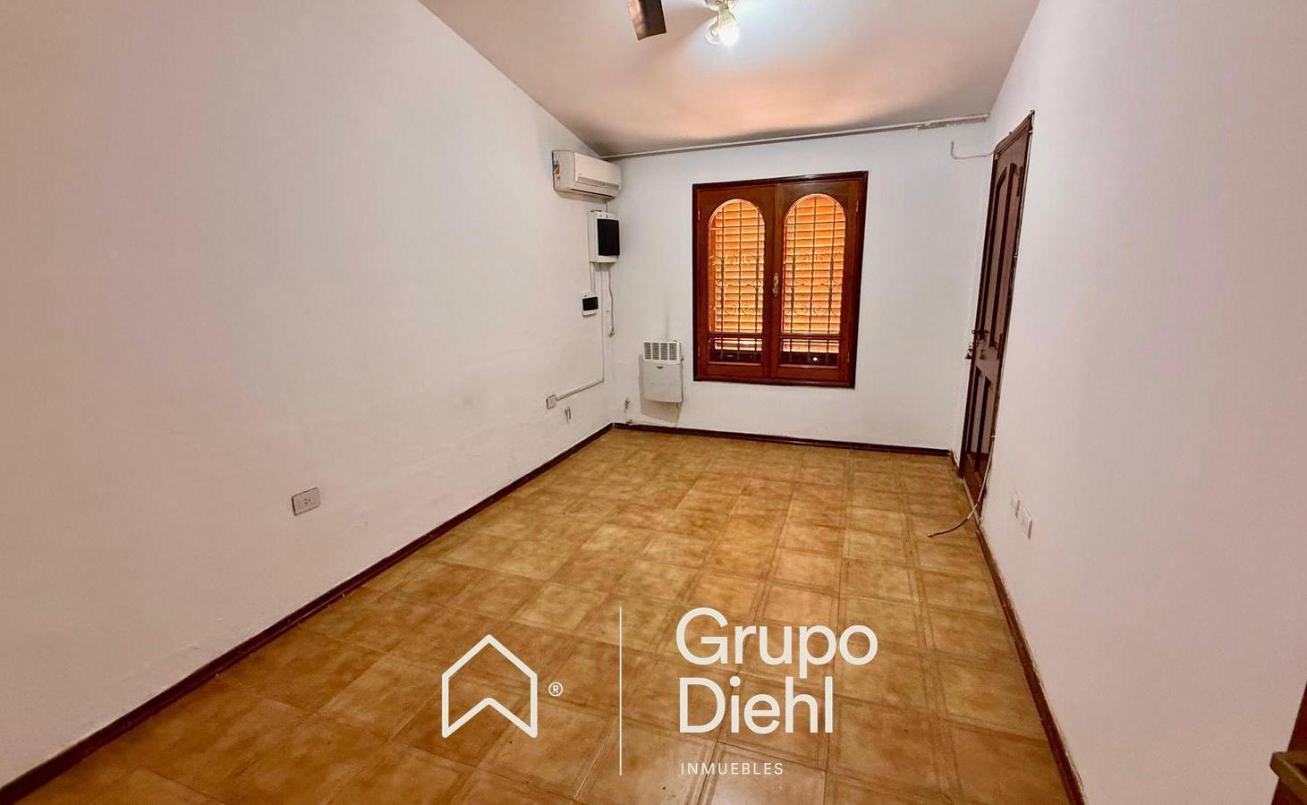 Foto de Una casa con potencial comercial: a mts. de Martinolli y Núñez., imagen 3