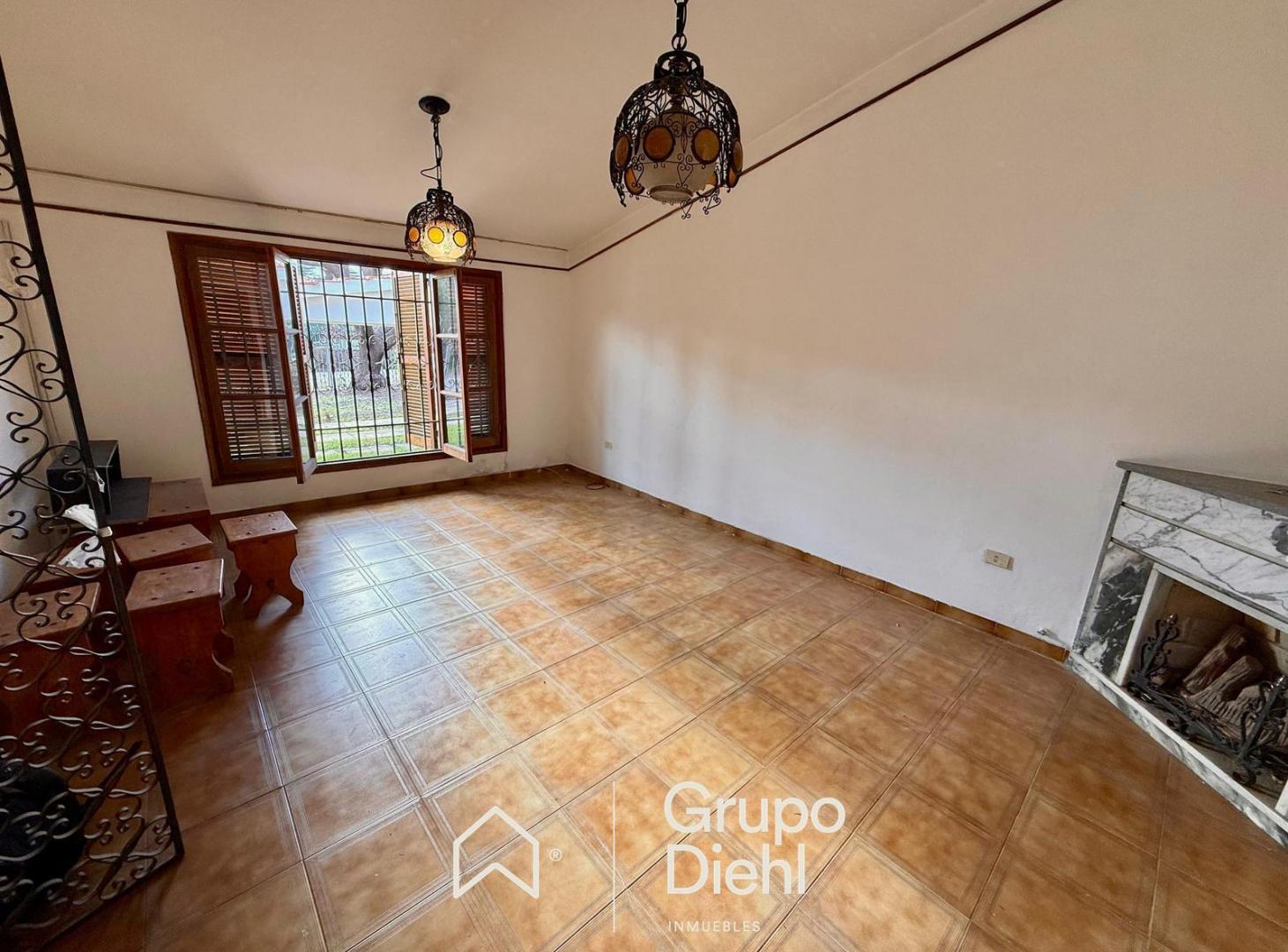 Foto de Una casa con potencial comercial: a mts. de Martinolli y Núñez., imagen 2