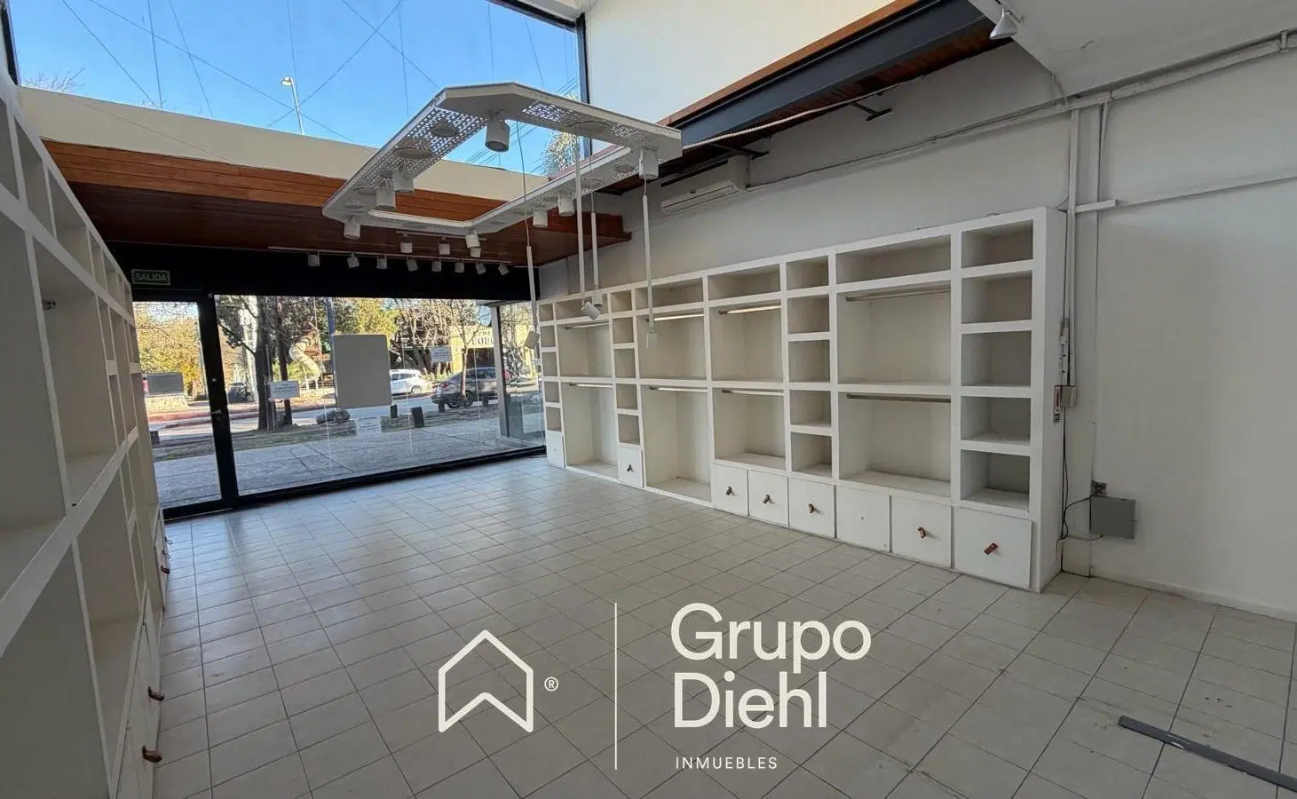 Local Comercial EN ALQUILER paseo de los carolinos - Recta Martinolli 4