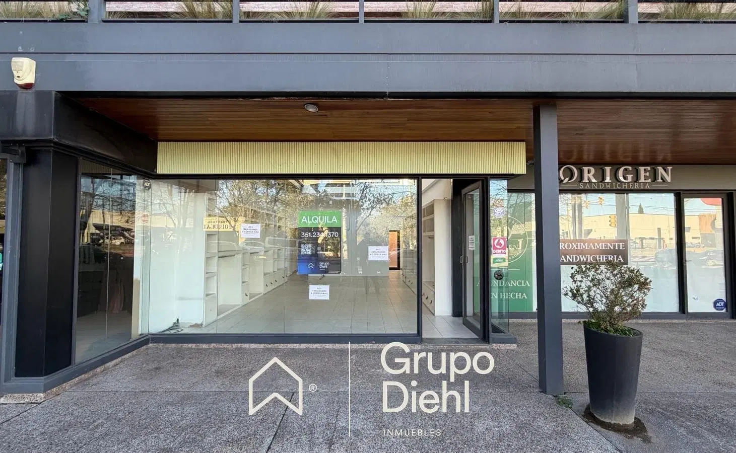 Local Comercial EN ALQUILER paseo de los carolinos - Recta Martinolli 2