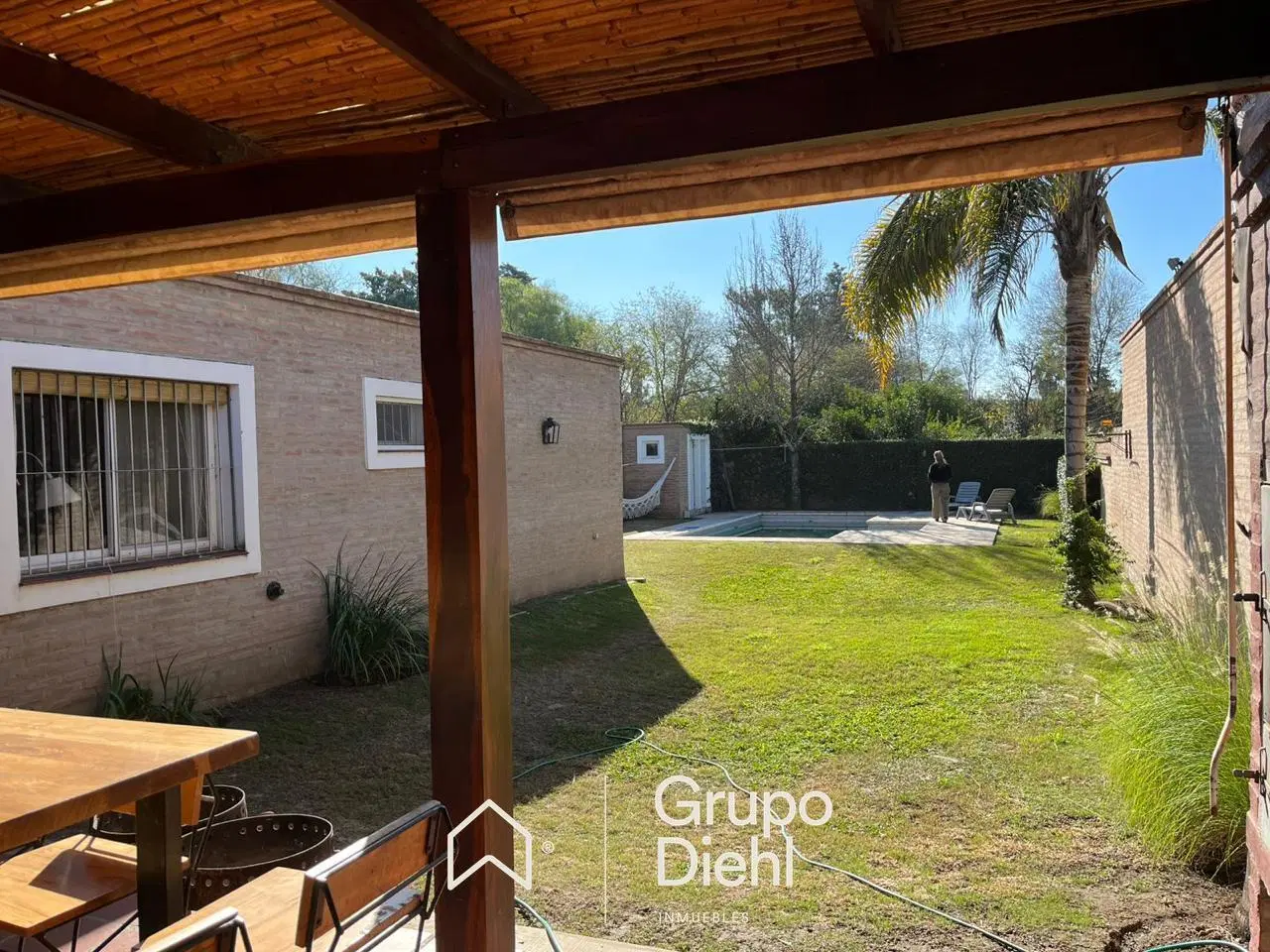 Casa 3 dorm, amplio jardin con pileta EN ALQUILER galería cerrada 2