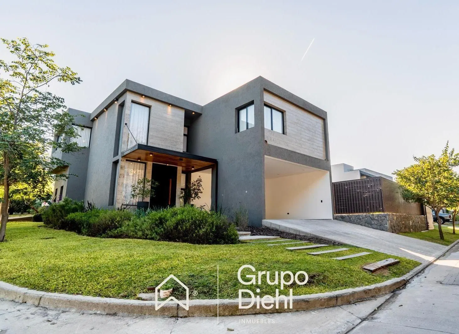 Casa de diseño EN VENTA en Santina Norte 2