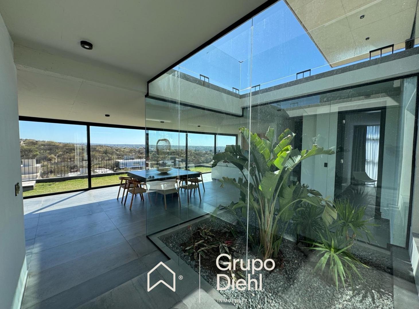 Casa de calidad, diseño y exclusividad EN VENTA la pankana