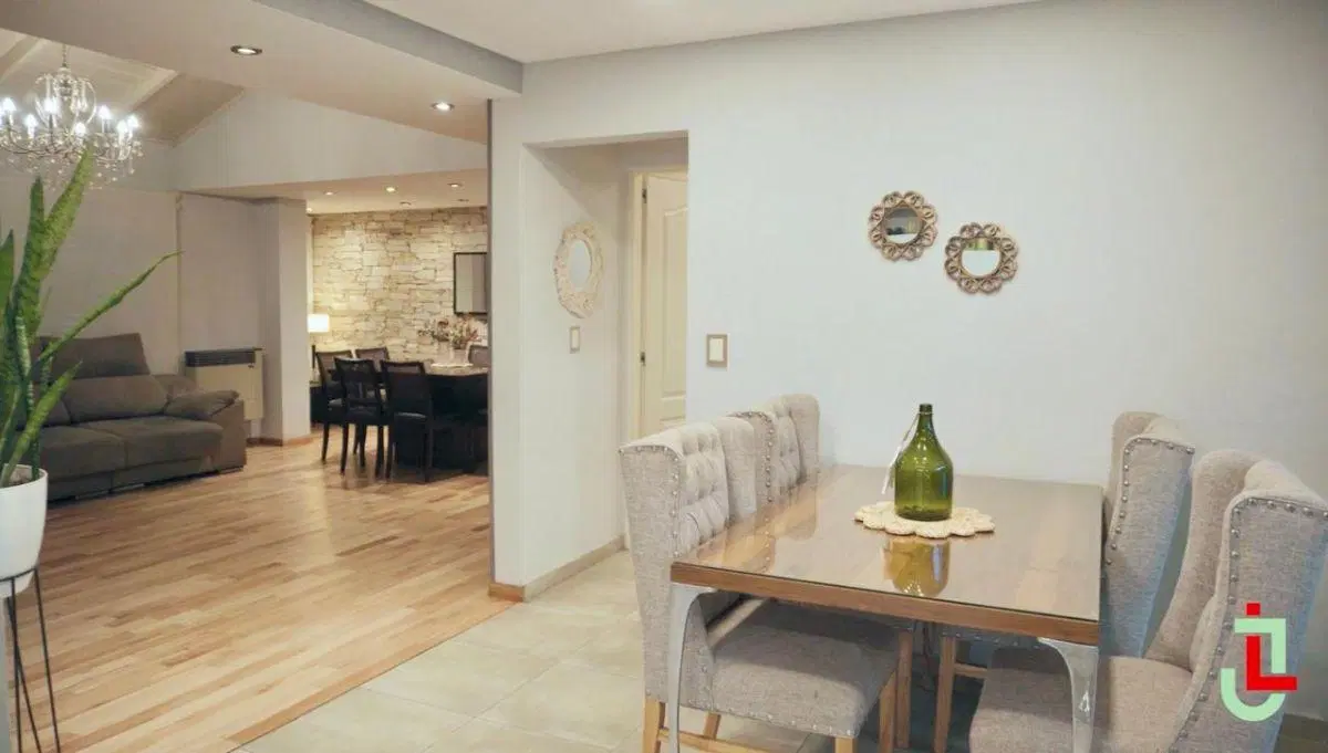 CASA de CATEGORÍA 5 AMBIENTES | CASTELAR NORTE 4
