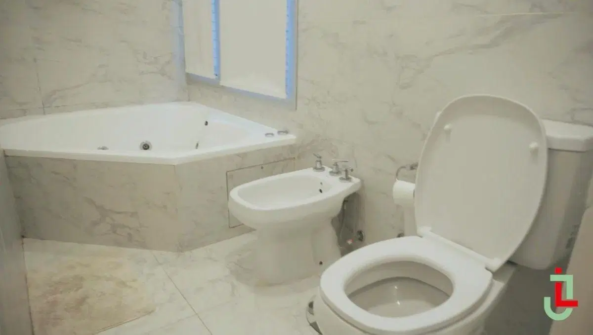CASA de CATEGORÍA 5 AMBIENTES | CASTELAR NORTE 3