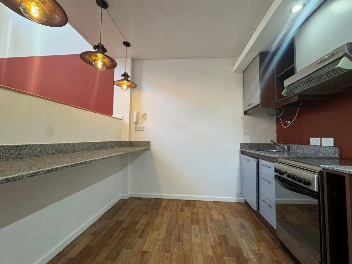 ¡IMPECABLE OPORTUNIDAD! DEPTO 2 AMBIENTES en DÚPLEX - CASTELAR CENTRO 5