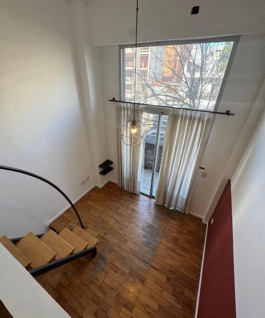 ¡IMPECABLE OPORTUNIDAD! DEPTO 2 AMBIENTES en DÚPLEX - CASTELAR CENTRO 4