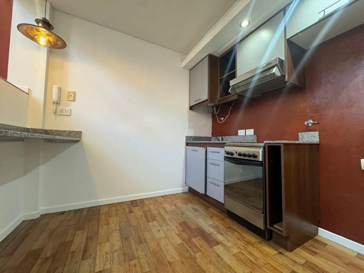 ¡IMPECABLE OPORTUNIDAD! DEPTO 2 AMBIENTES en DÚPLEX - CASTELAR CENTRO 3