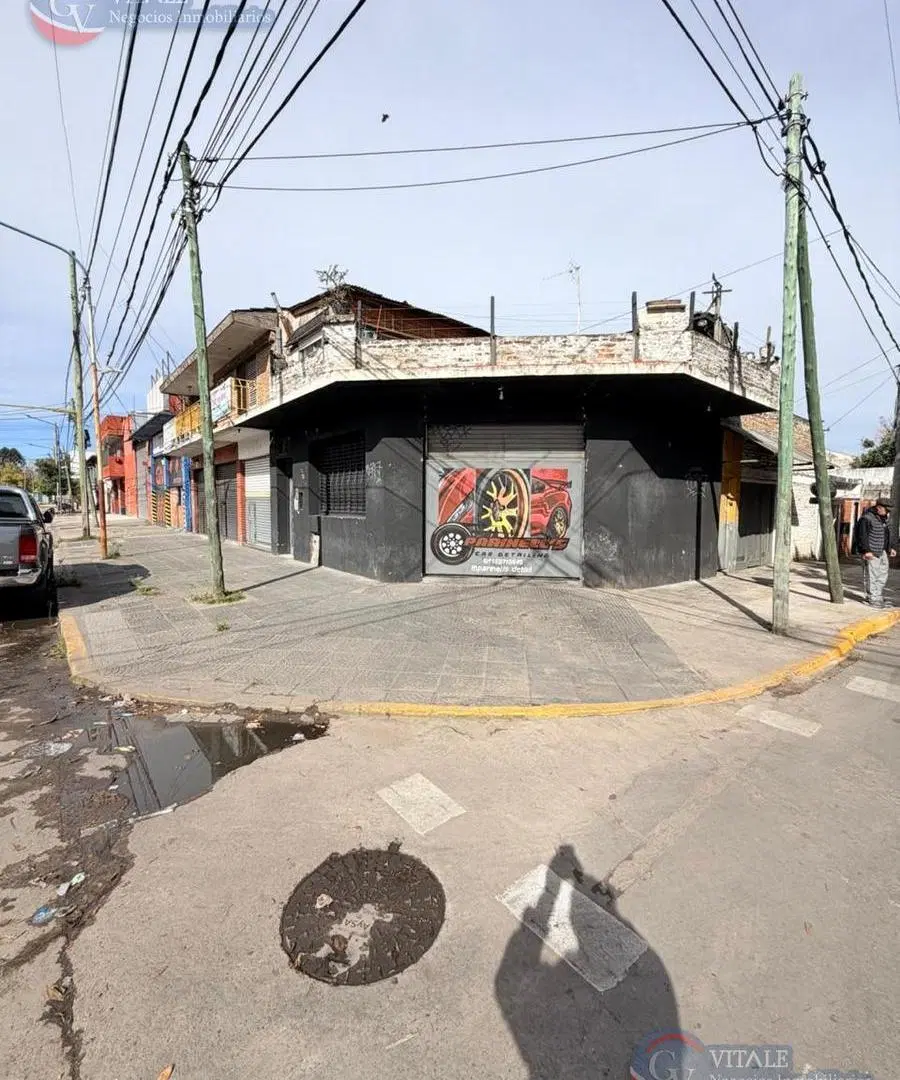 Edificio en block con locales y dto en Pablo Podesta 5