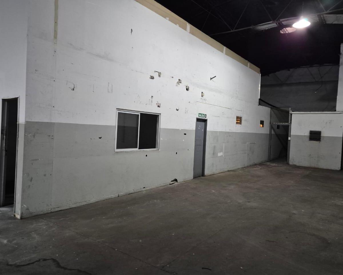 2700 m² - Alquiler - Deposito C/oficinas - Constitucion 5