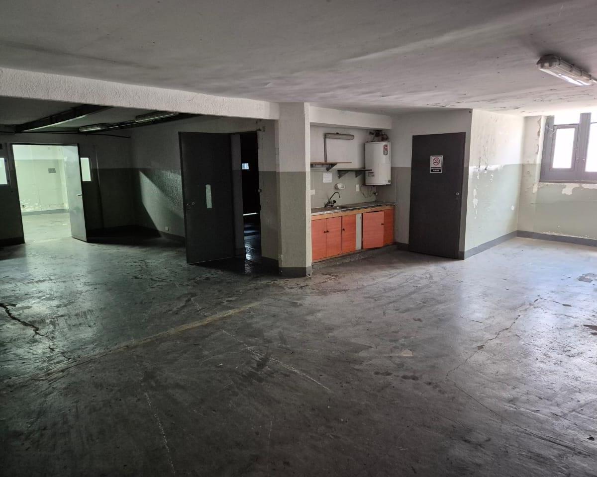 2700 m² - Alquiler - Deposito C/oficinas - Constitucion 3