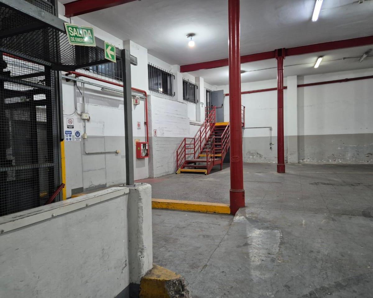 2700 m² - Alquiler - Deposito C/oficinas - Constitucion 4