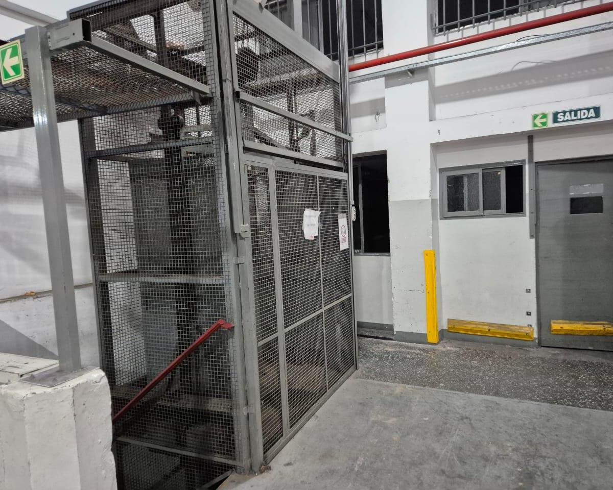 2700 m² - Alquiler - Deposito C/oficinas - Constitucion 2