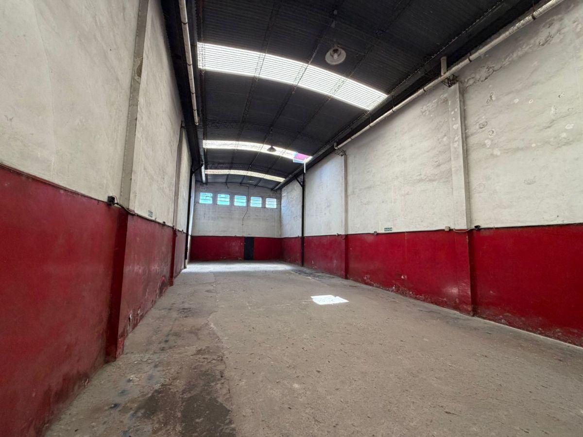Foto de Depósito en venta y alquiler en Pompeya - 260 m2, imagen 1
