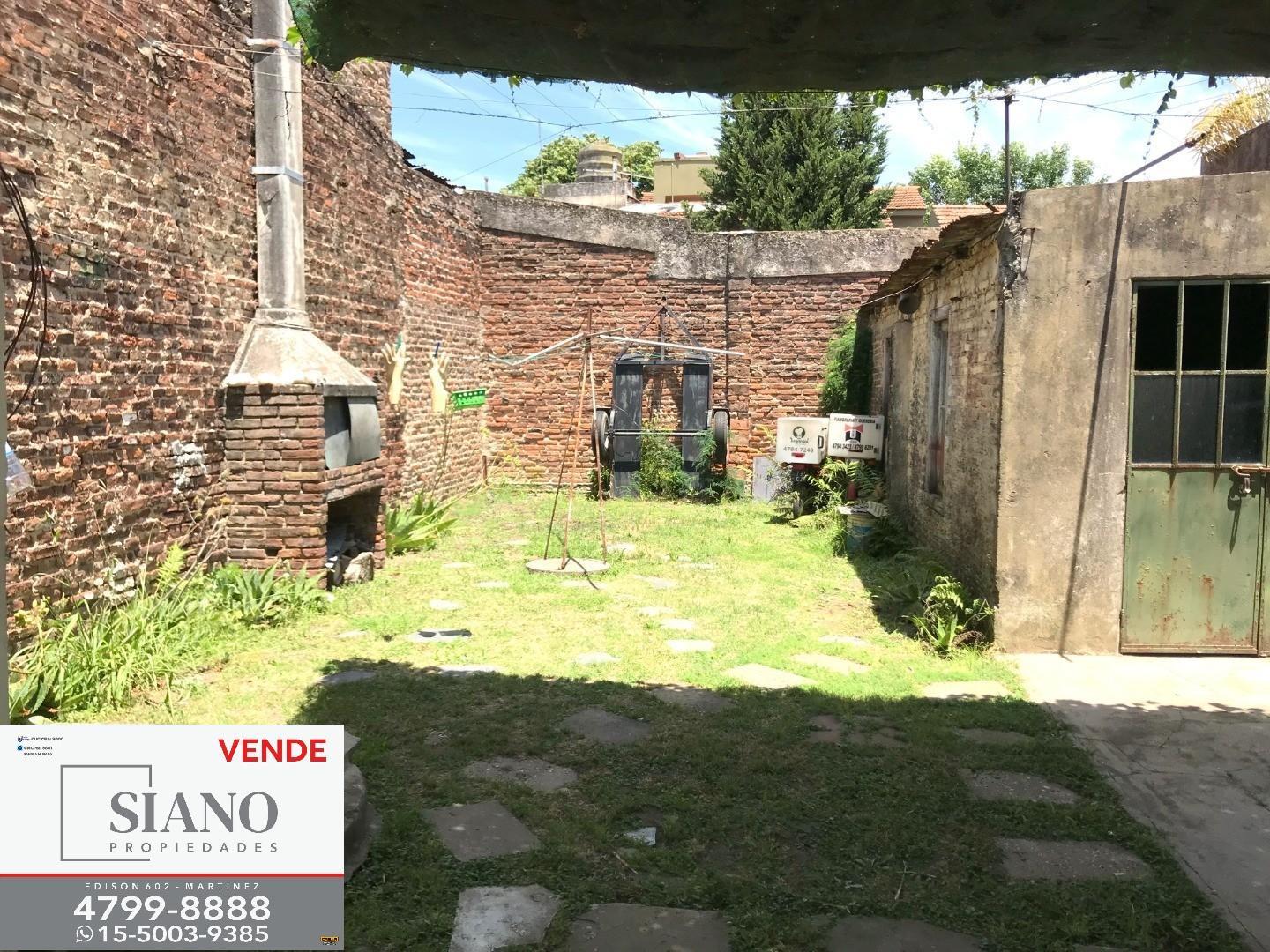 Casa c/ techo de losa, sobre Lote 8,66 X 27,70 mts.-