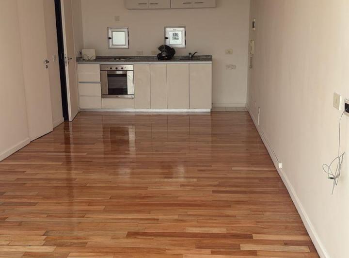 Alquilo excelente departamento monoambiente con balcon piso 8 2