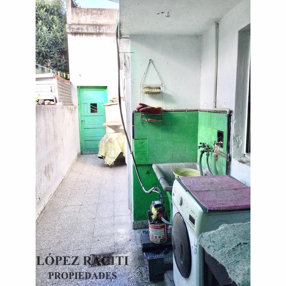 VENTA CASA 3 AMB GARAGE Y LOCAL A MTS AV. S. MARTÍN, LANÚS O