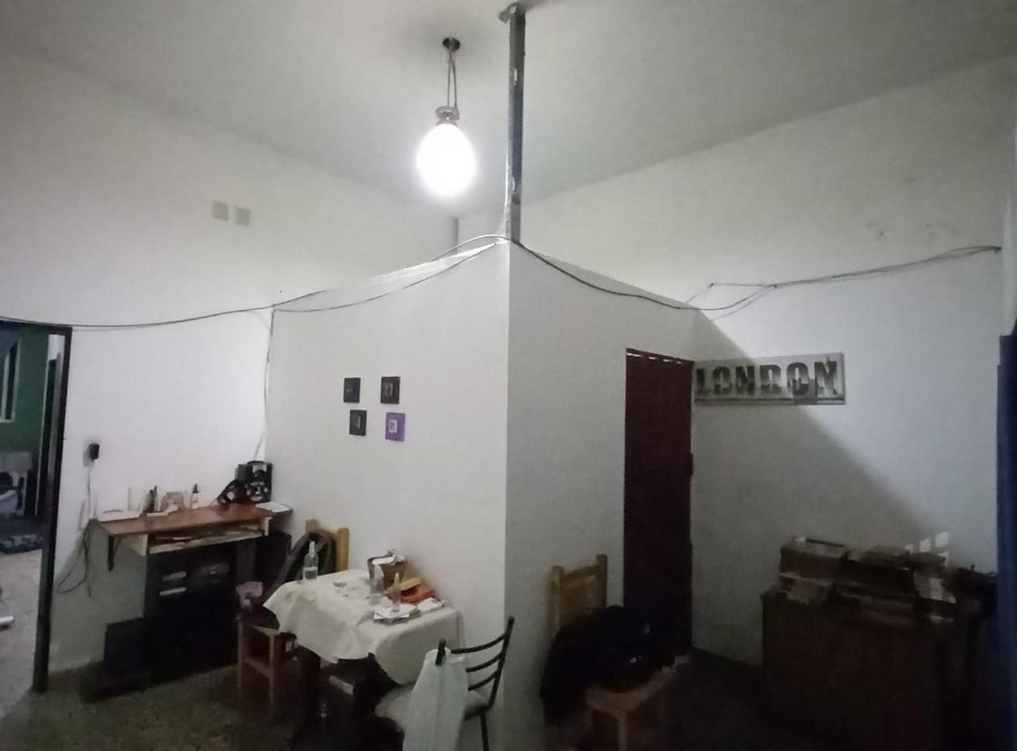Foto de CASA 5 AMBIENTES, GARAJE, DEPENDENCIAS Y QUINCHO LANÚS OESTE, imagen 5