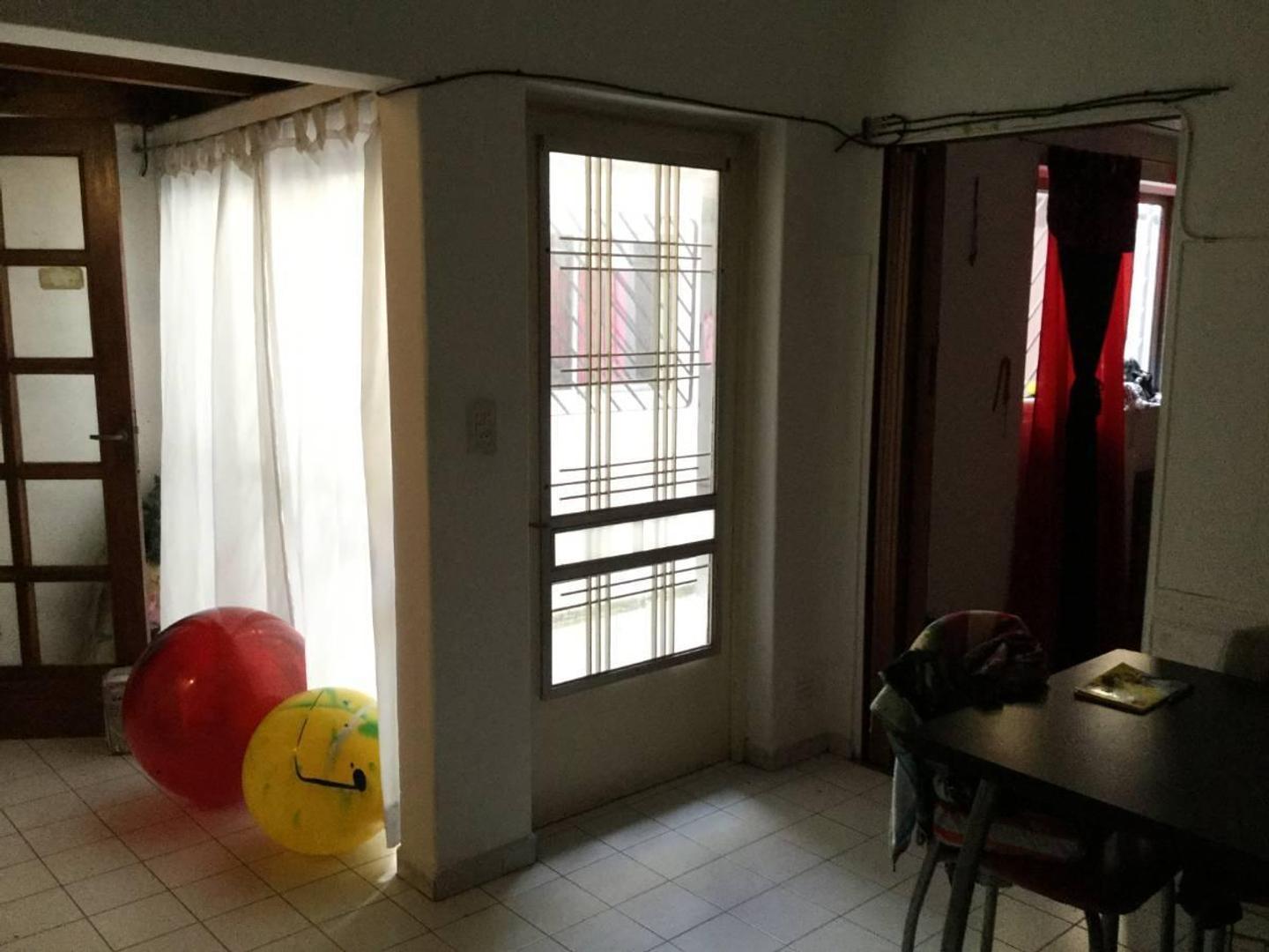 Foto de DEPARTAMENTOS (3) + LOCAL 125 M2 EN BANFIELD OESTE - EXCELEN, imagen 4