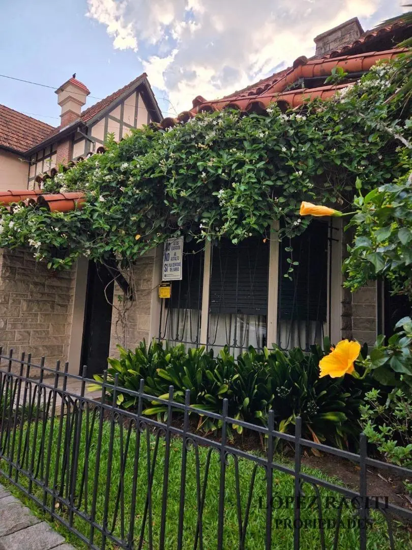 EXCELENTE CASA EN VENTA EN LA MEJOR ZONA DE BANFIELD OESTE 2