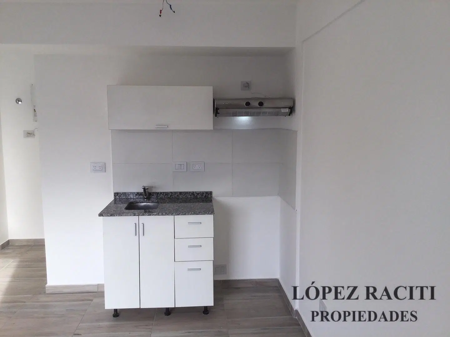 VENTA MONOAMBIENTE FTE,BALCÓN,COCH.BANFIELD O. APTO CRÉDITO 3