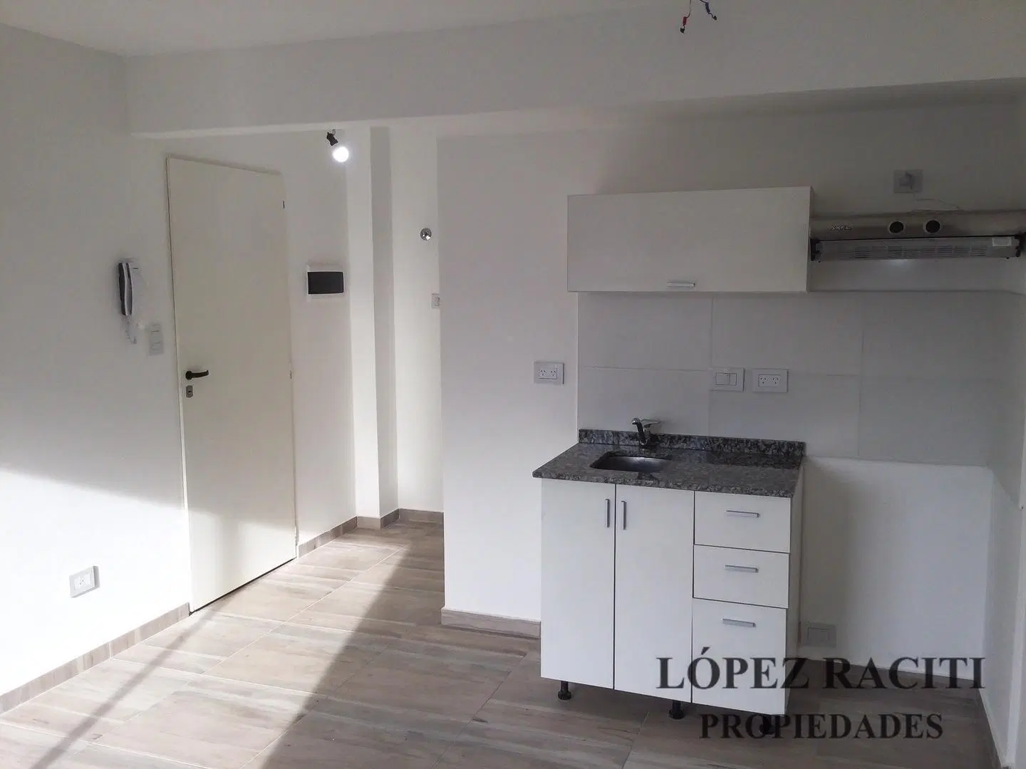 VENTA MONOAMBIENTE FTE,BALCÓN,COCH.BANFIELD O. APTO CRÉDITO 5