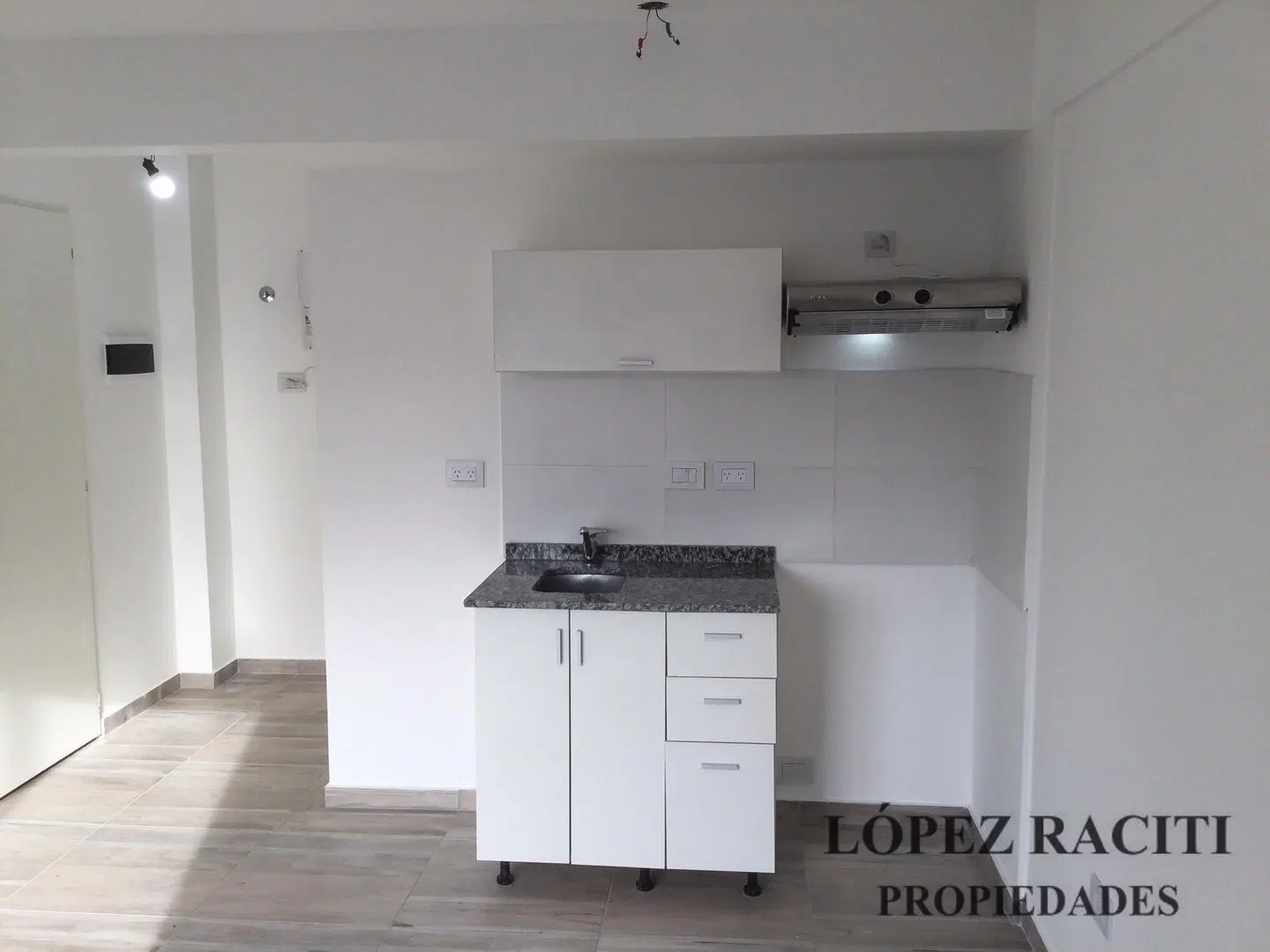 VENTA MONOAMBIENTE FTE,BALCÓN,COCH.BANFIELD O. APTO CRÉDITO 3