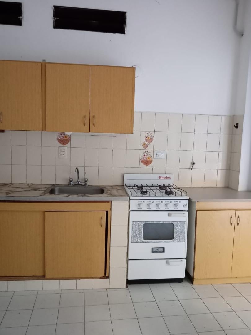 Foto de Alquiler casa de 3 amb. al frente Banfield Oeste., imagen 3