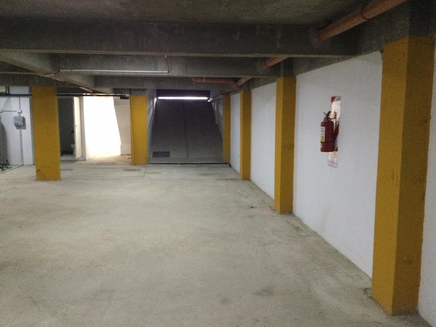 Foto de VENTA COCHERA CUBIERTA BANFIELD, AV. H.YRIGOYEN Y LARROQUE., imagen 1