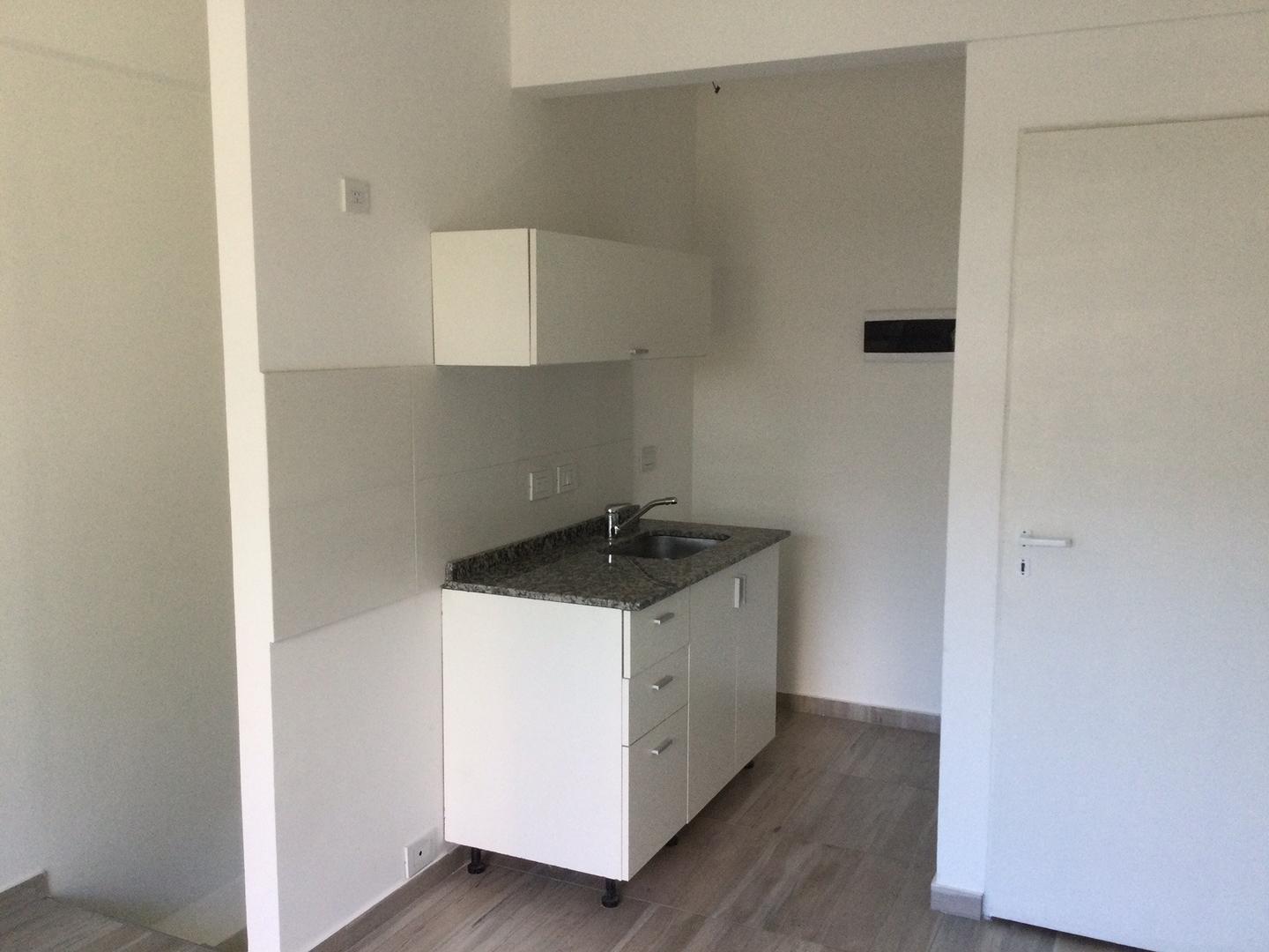 Foto de VENTA DUPLEX 2 AMB.FRENTE C/BALCÓN Y PATIO BANFIELD O., imagen 3