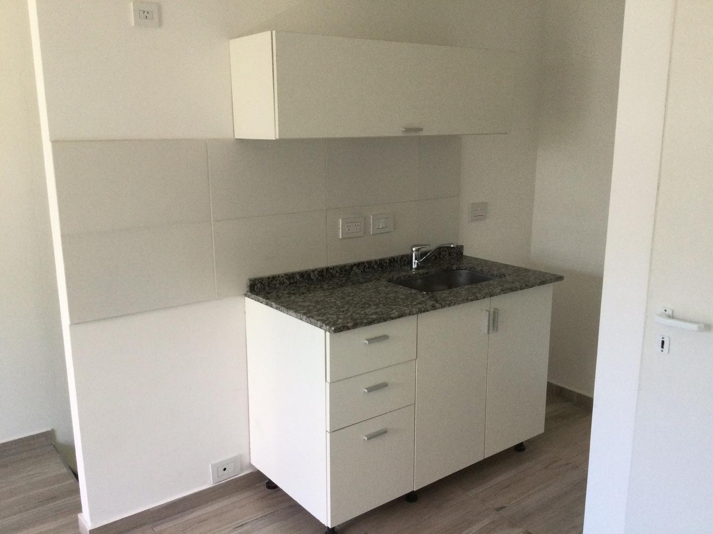 Foto de VENTA DUPLEX 2 AMB.FRENTE C/BALCÓN Y PATIO BANFIELD O., imagen 1