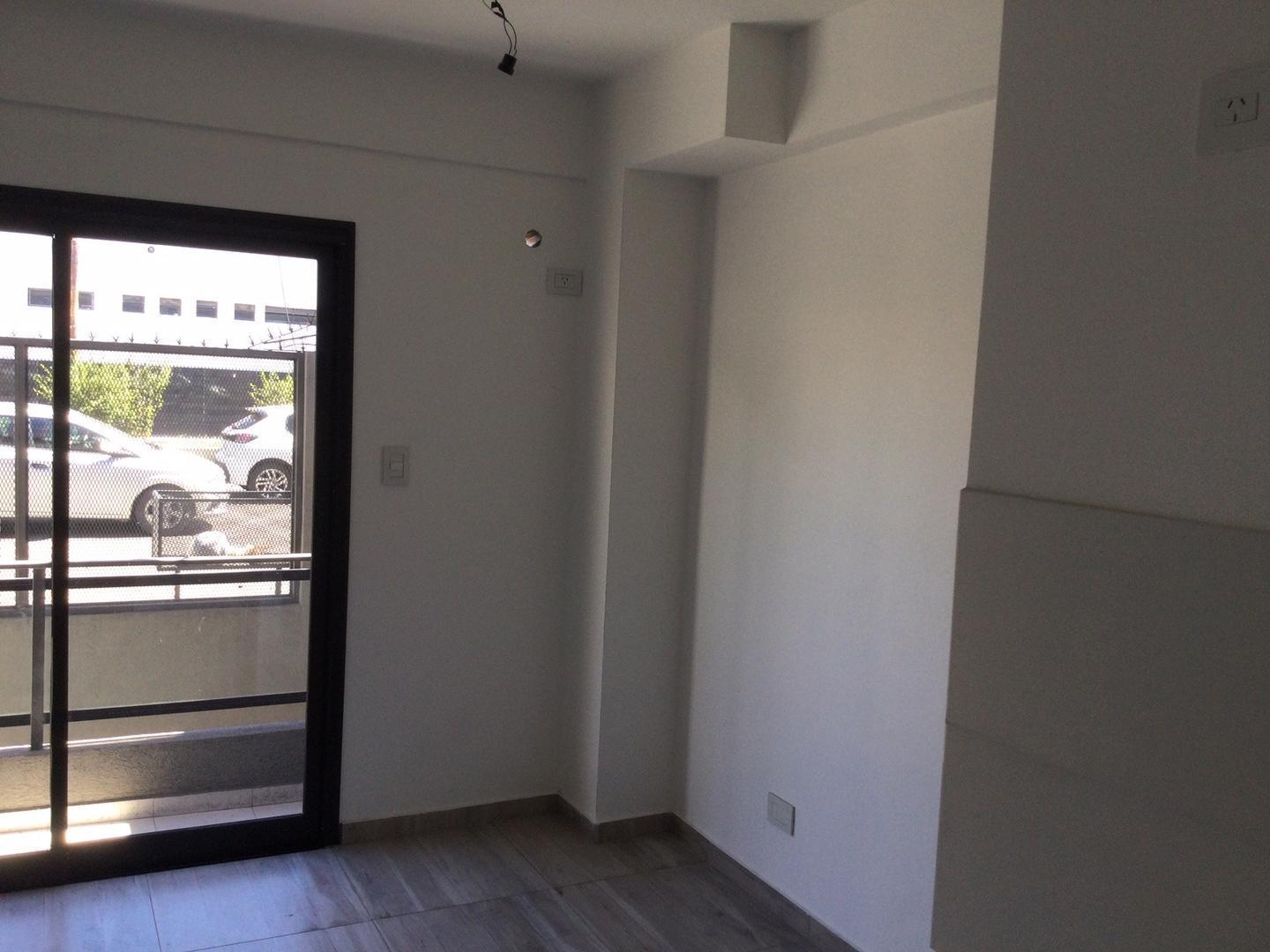 Foto de VENTA DUPLEX 2 AMB.FRENTE C/BALCÓN Y PATIO BANFIELD O., imagen 1