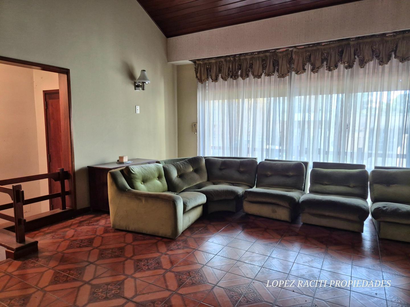 Foto de CASA EN VENTA EXCELENTE UBICACIÓN BANFIELD OESTE, imagen 1
