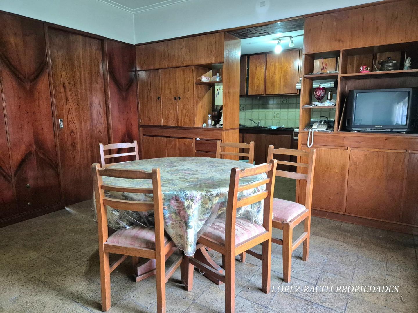 Foto de CASA EN VENTA EXCELENTE UBICACIÓN BANFIELD OESTE, imagen 5