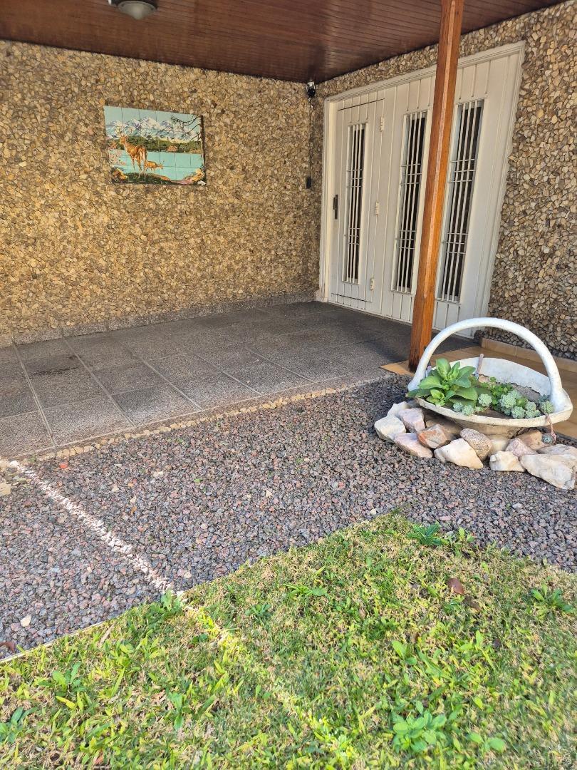 Foto de CHALET 4 AMB.GARAJE, QUINCHO,PILETA, PARRILLA, BANFIELD ESTE, imagen 4