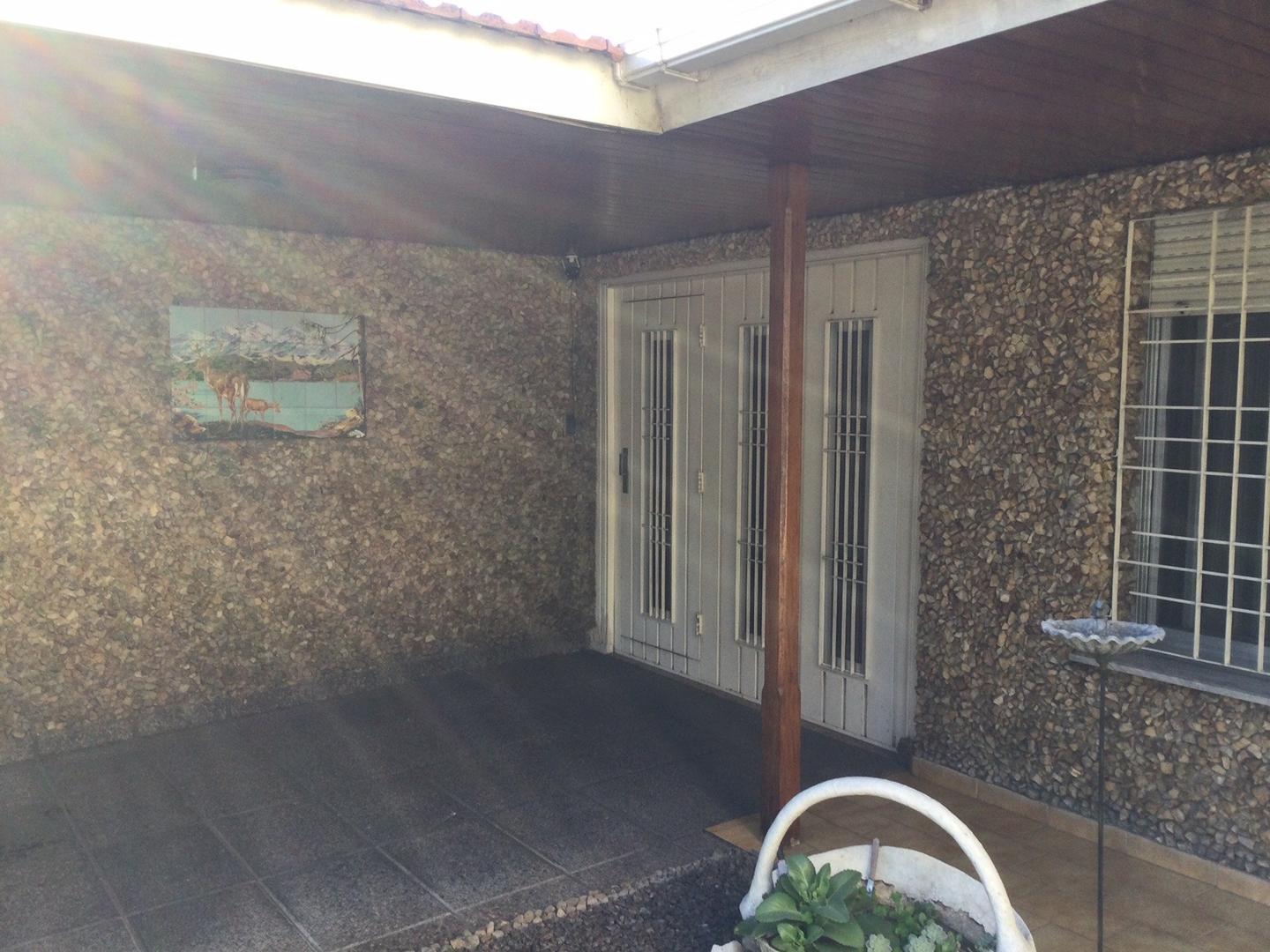Foto de CHALET 4 AMB.GARAJE, QUINCHO,PILETA, PARRILLA, BANFIELD ESTE, imagen 1