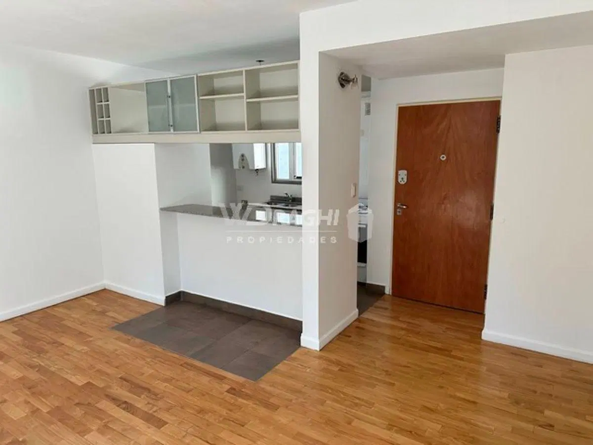Excelente semipiso de dos ambientes, dormitorio en suite, toilette y gran balcón 4