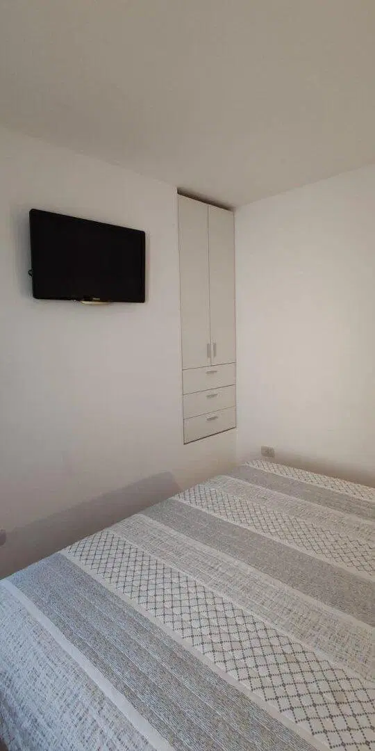 ALQUILER UN DORMITORIO DE PASILLO AMOBLADO 1