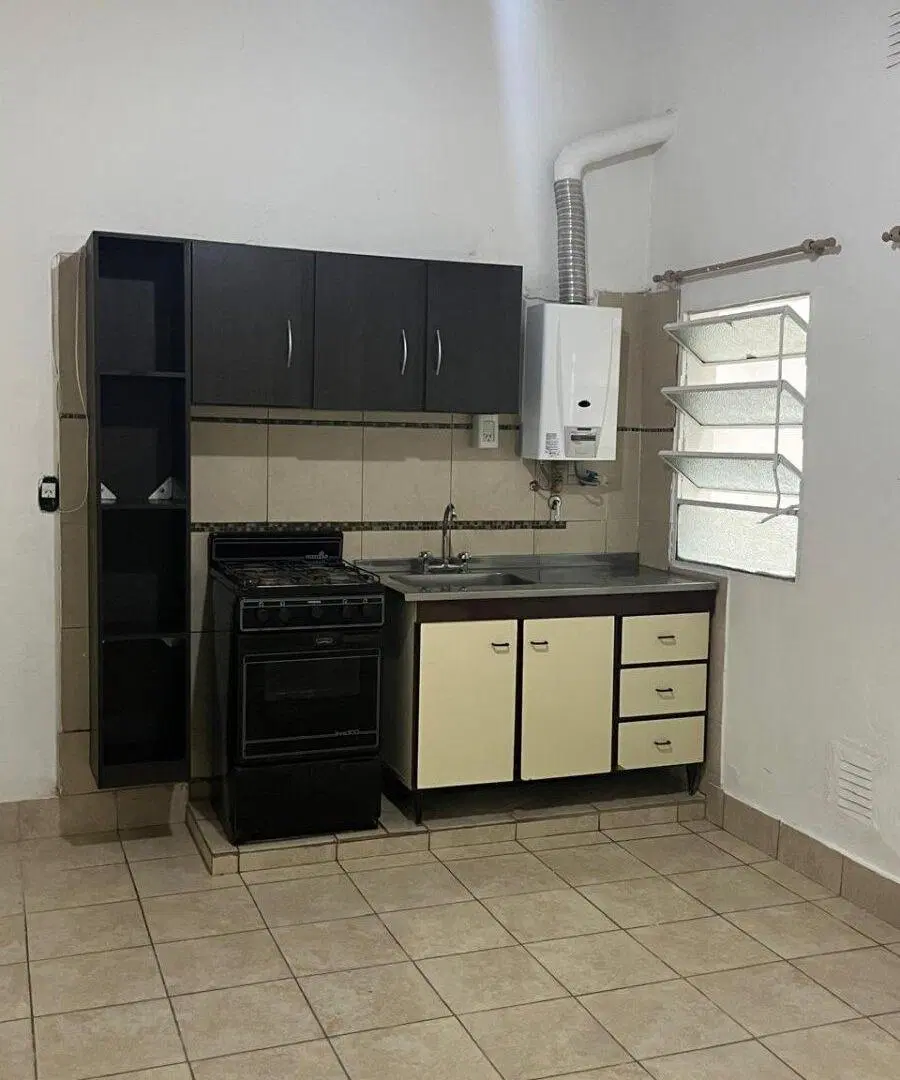 ALQUILER UN DORMITORIO CON PATIO 8