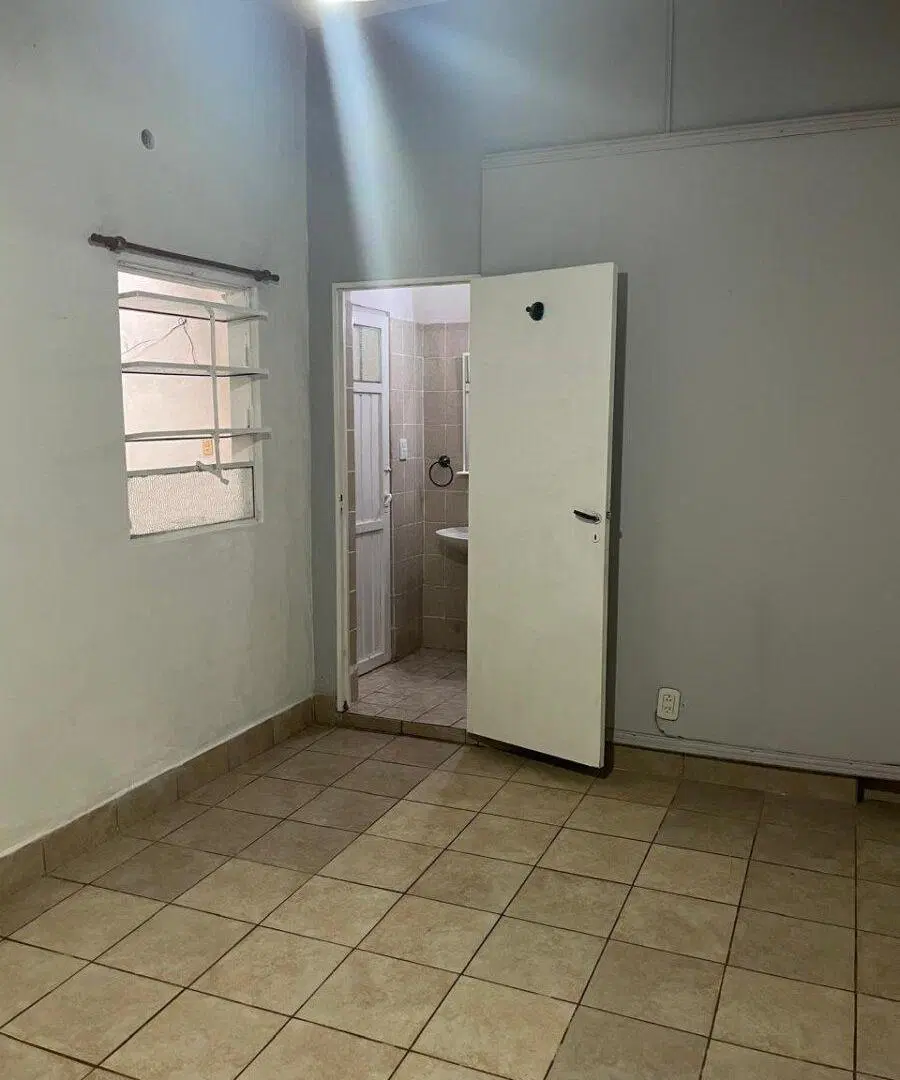 ALQUILER UN DORMITORIO CON PATIO 3