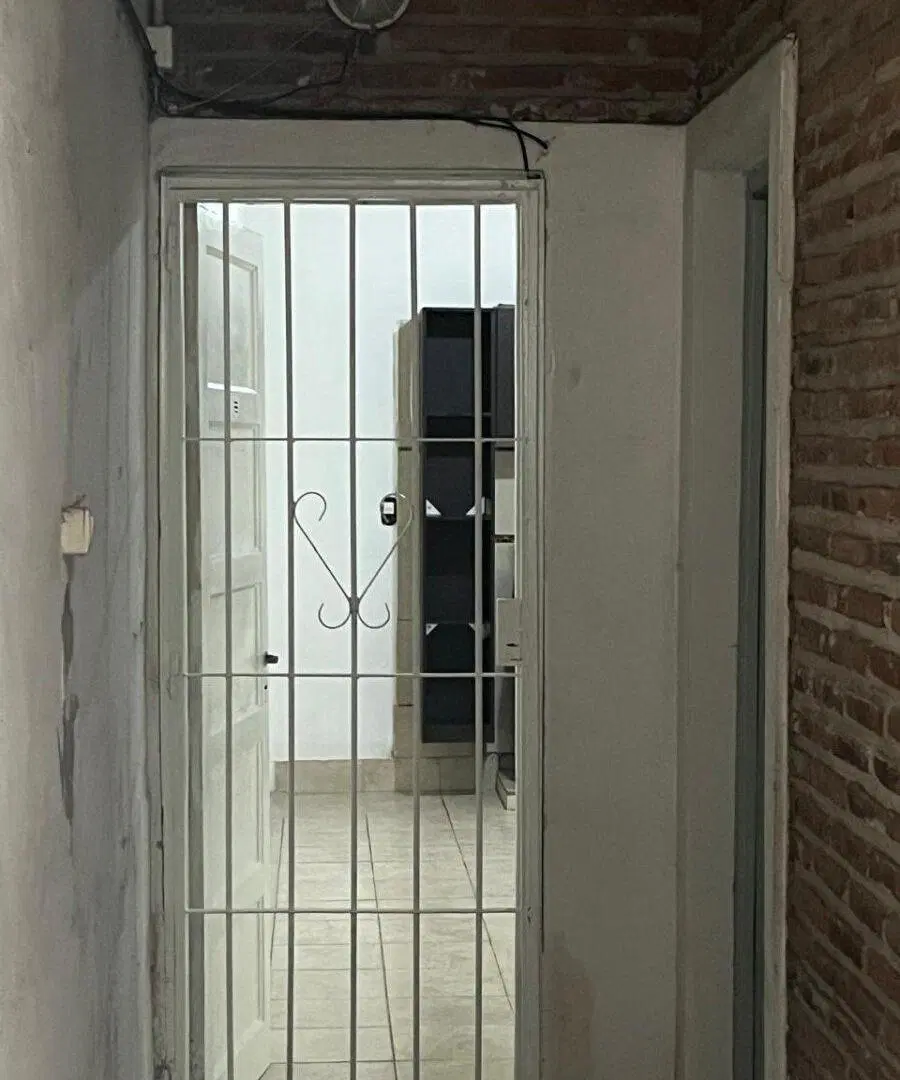ALQUILER UN DORMITORIO CON PATIO 1