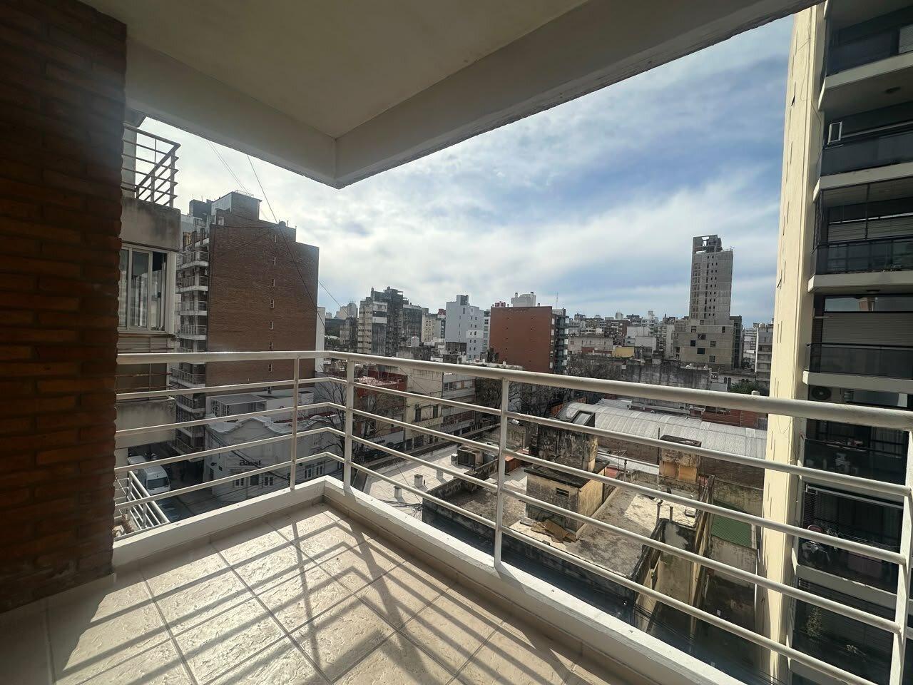 Foto de dos dormitorios con balcón al frente, imagen 2
