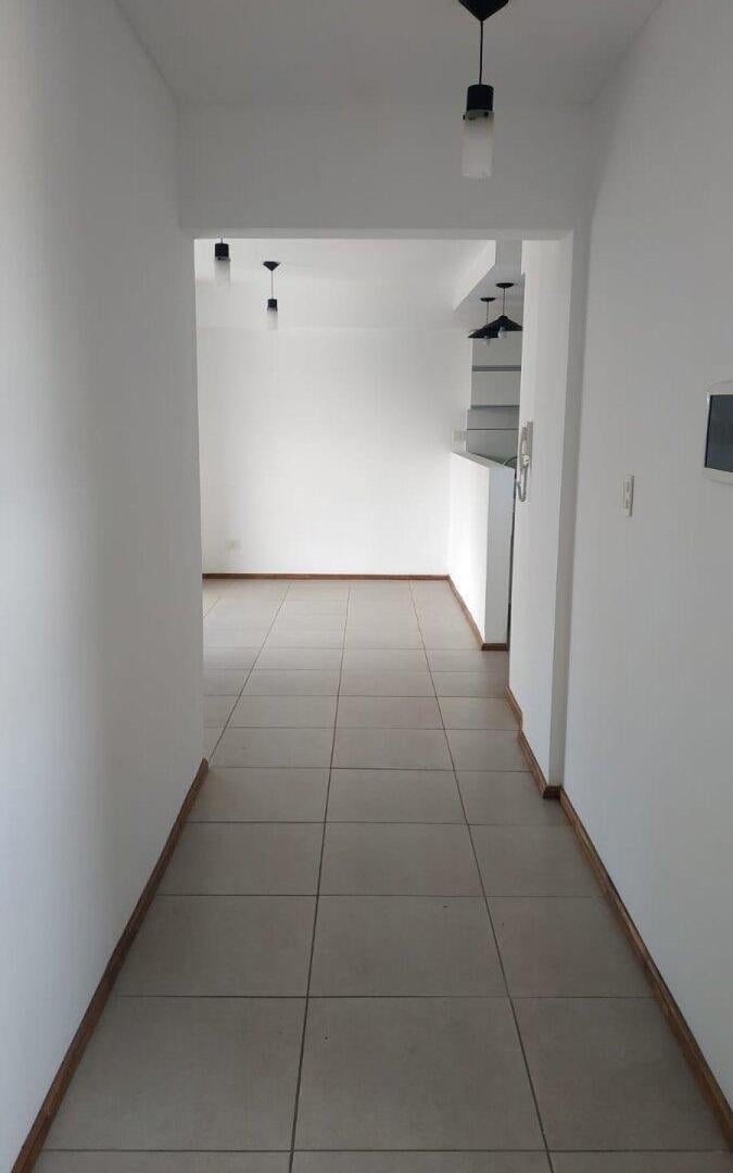Foto de ALQUILER UN DORMITORIO CON COCHERA ECHESORTU, imagen 1