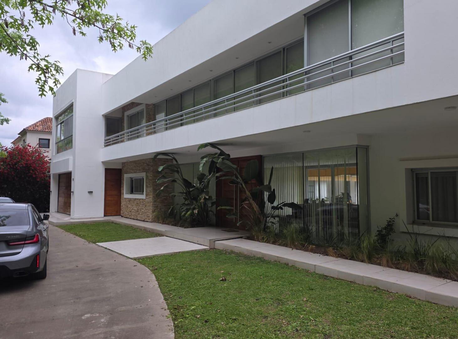 Foto de Casa en venta en Los Álamos, Ibarlucea – 550 m² cubiertos sobre 2.200, imagen 2