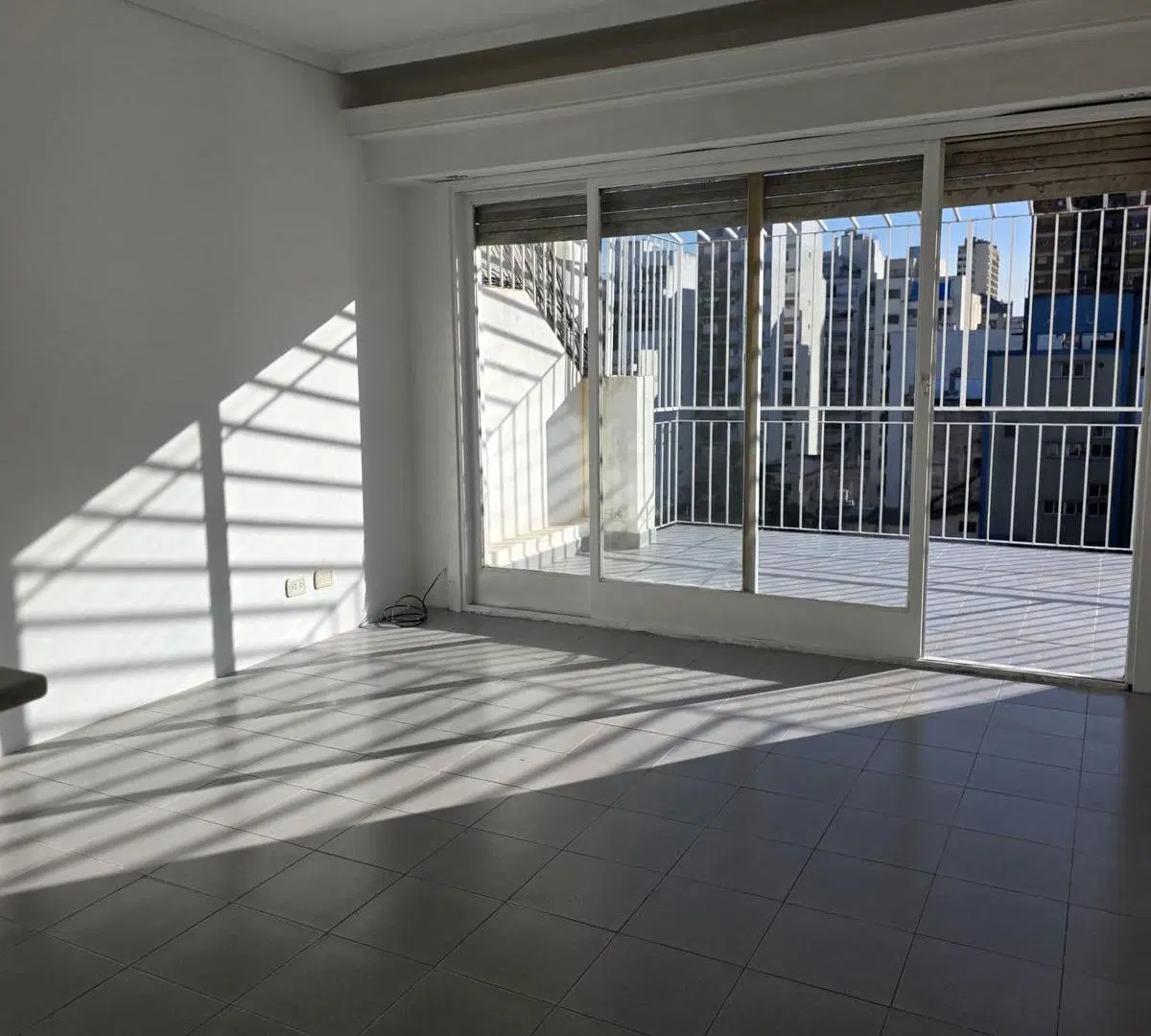 Monoambiente en alquiler con gran balcón terraza y parrilla en Belgrano 4