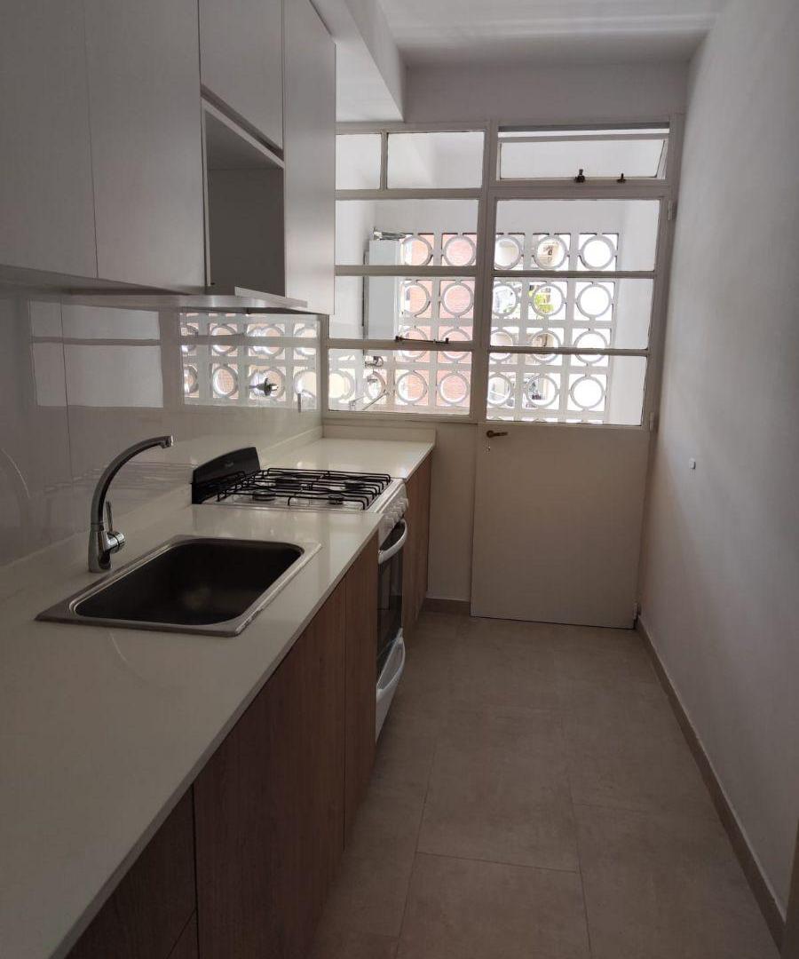 Foto de DEPARTAMENTO EN EXCELENTE UBICACION SUPER LUMINOSO Y ACTUALIZADO BAÑO Y, imagen 4