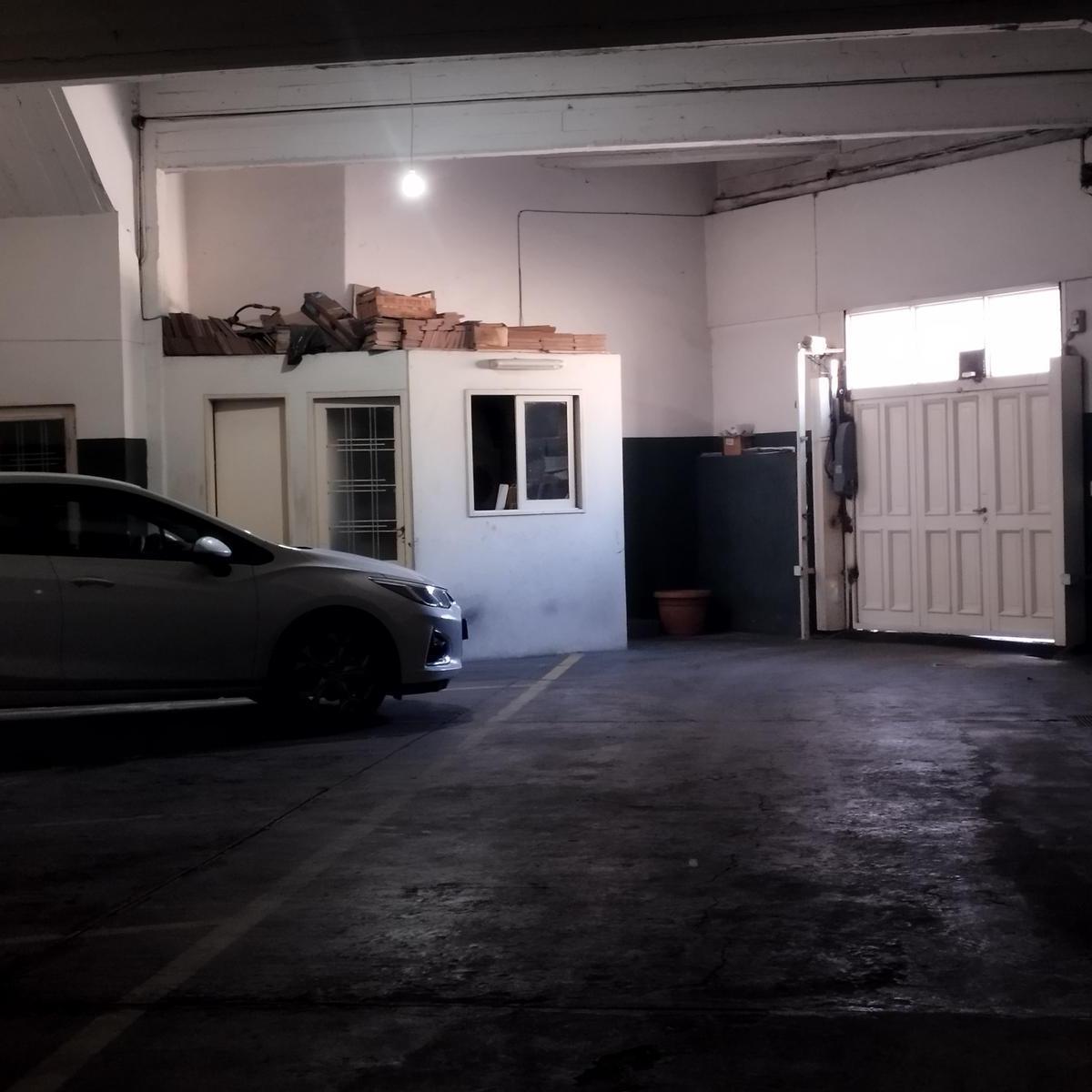 Foto de Cochera en HAEDO - Cubierta con Porton Automatico - comoda y segura, imagen 3
