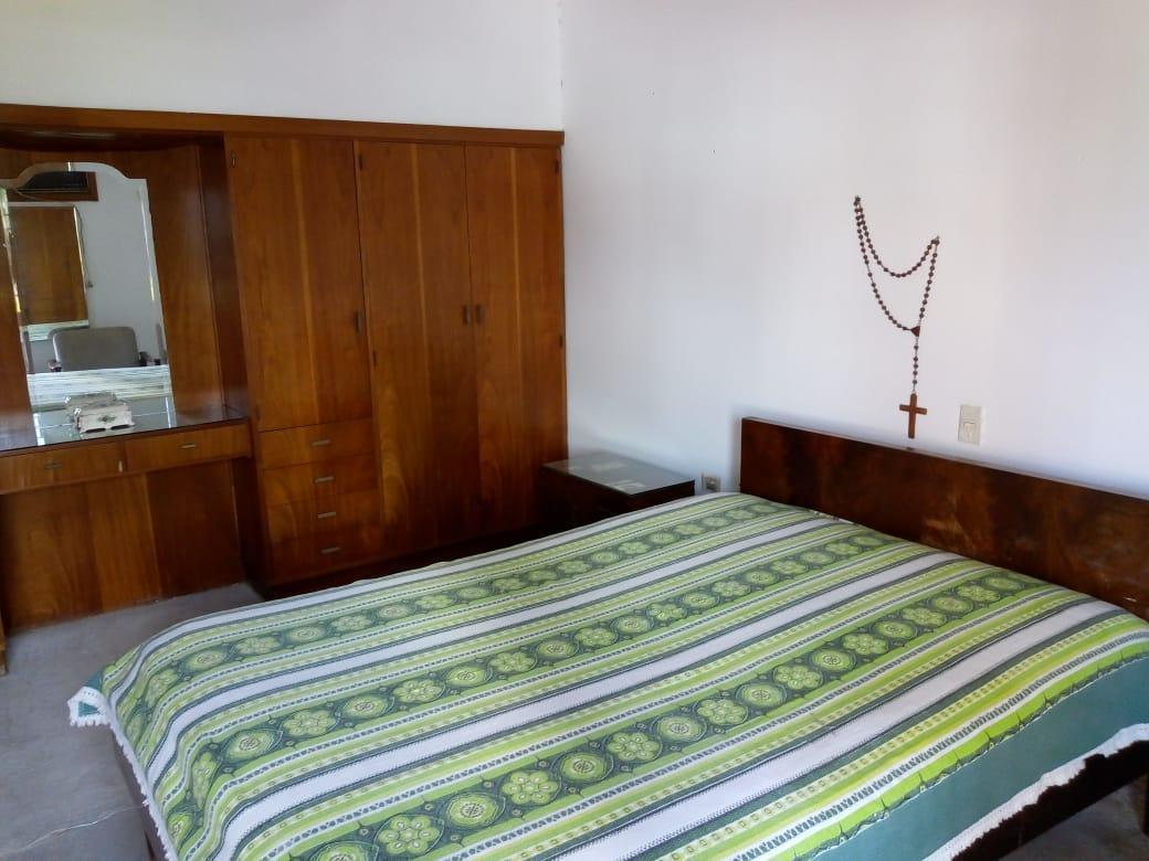 Chalet de 5 Ambientes con Cochera y Gran Jardín 5